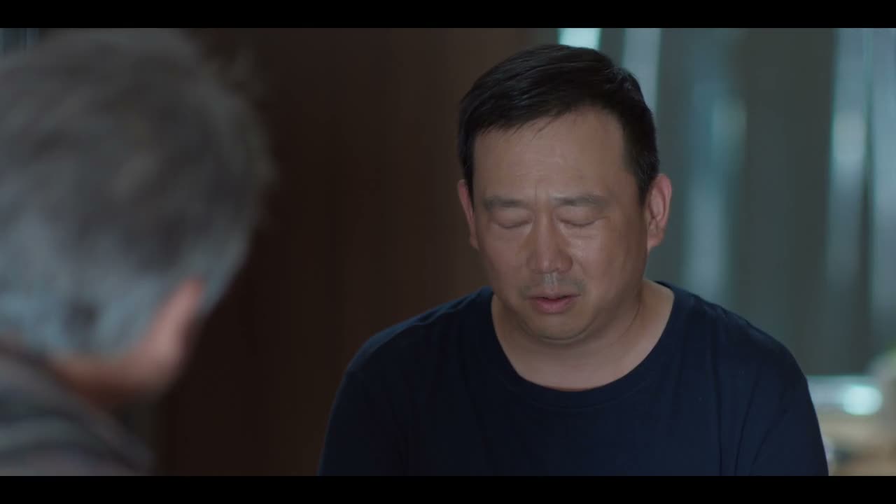 把她绑了回来 不给饭吃