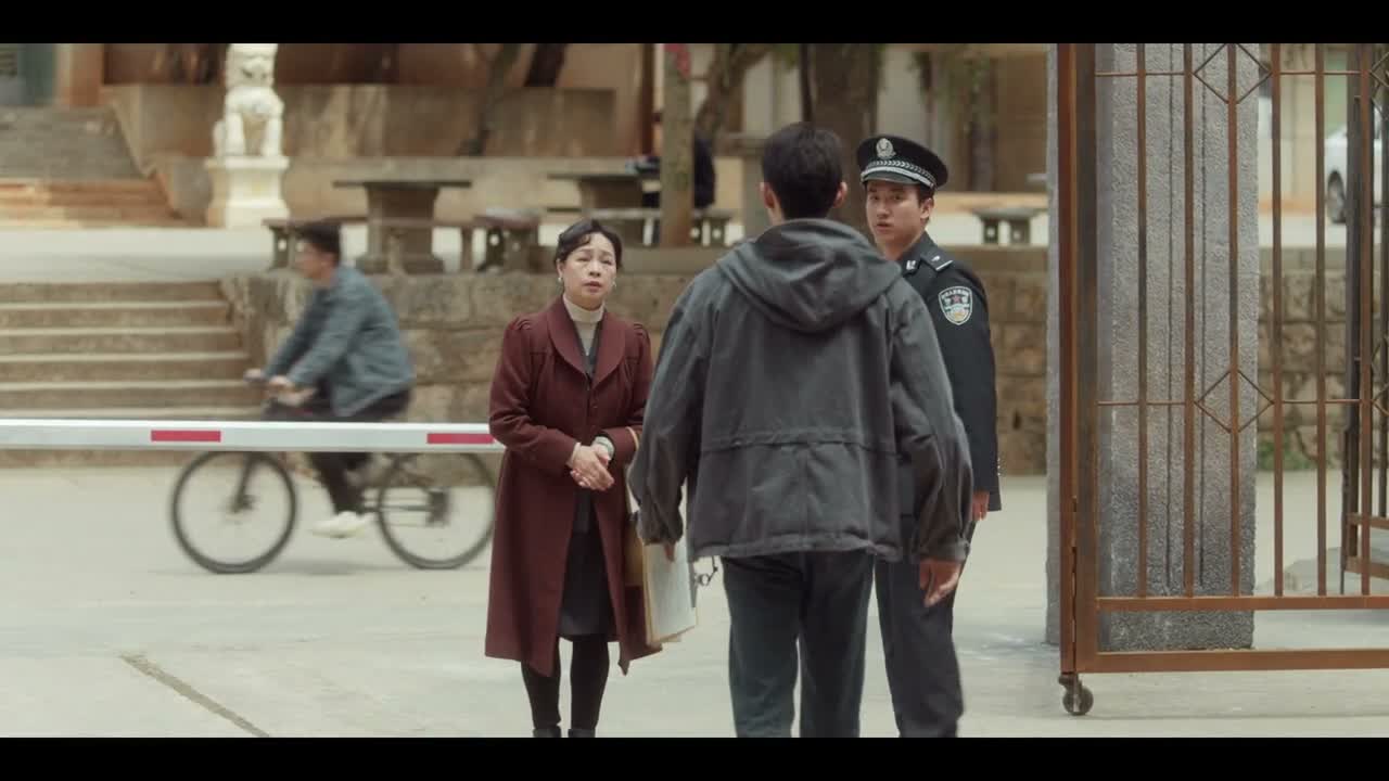 - 冉队 - 大姐 您找刑警队什么事?