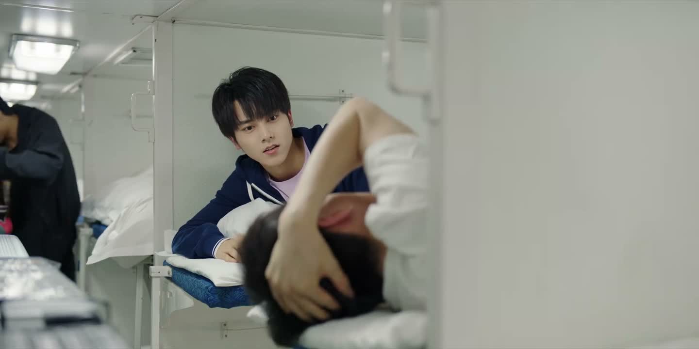 我天哪 这上铺太费脑袋了
