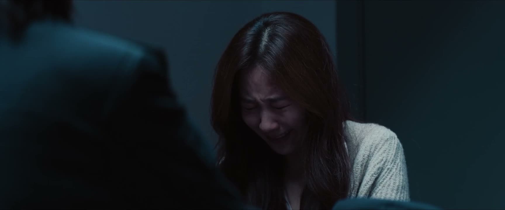 勒着我的脖子 然后就开始打我
