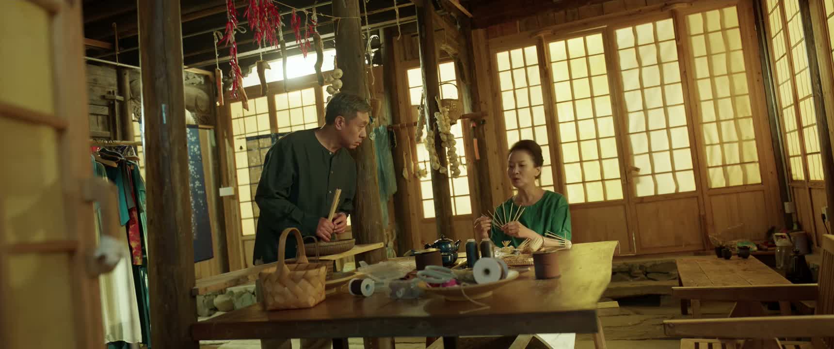 闷头就跑到屋里头去了