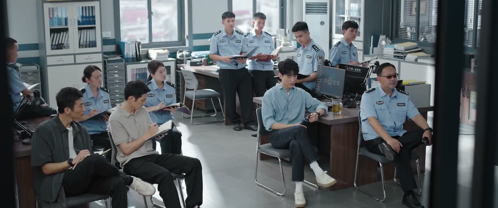 在他们那一带 是远近闻名的酒鬼赌棍
