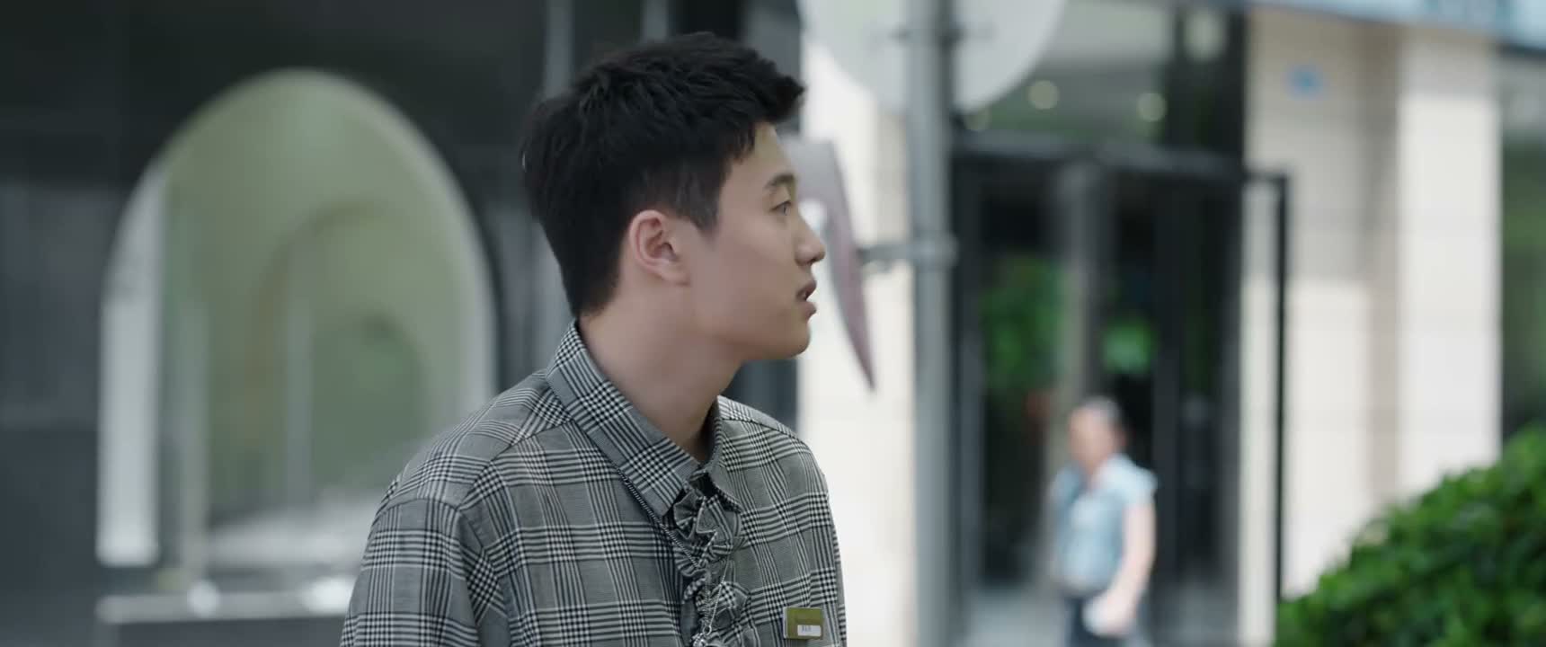 这陈大宁就跟这傻婆娘勾搭上了