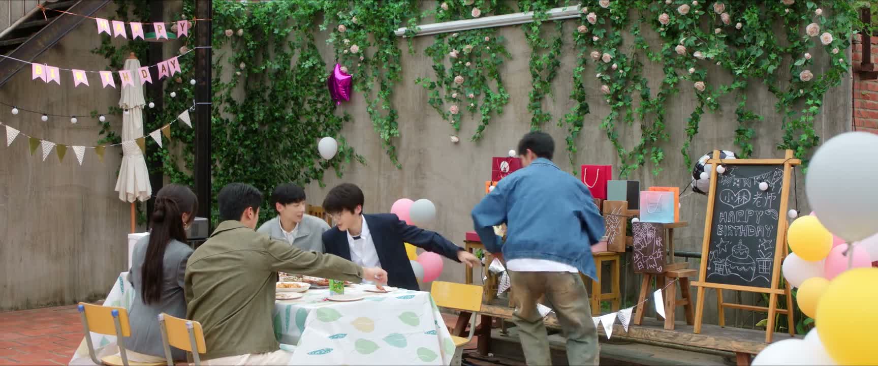 我去把蛋糕打开 我连吧 你开这 我来开机