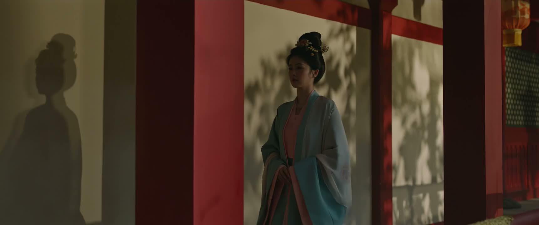 它像一盏盏摇曳的灯