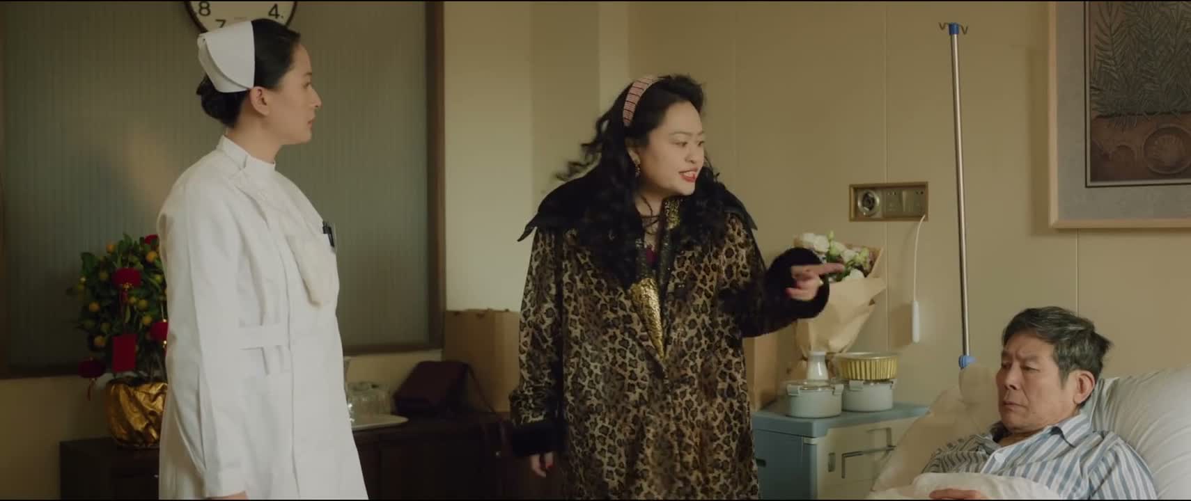我亲眼看见 她打我老爸了