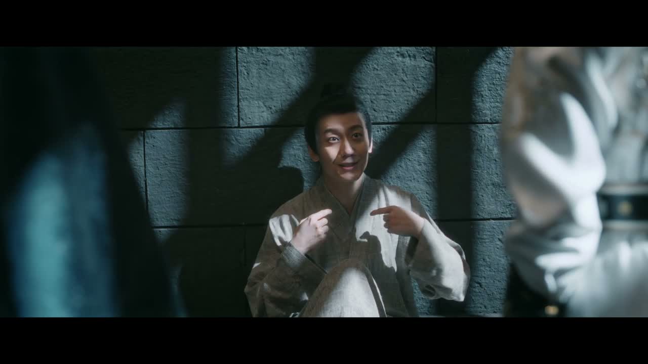 都在暗中议论我