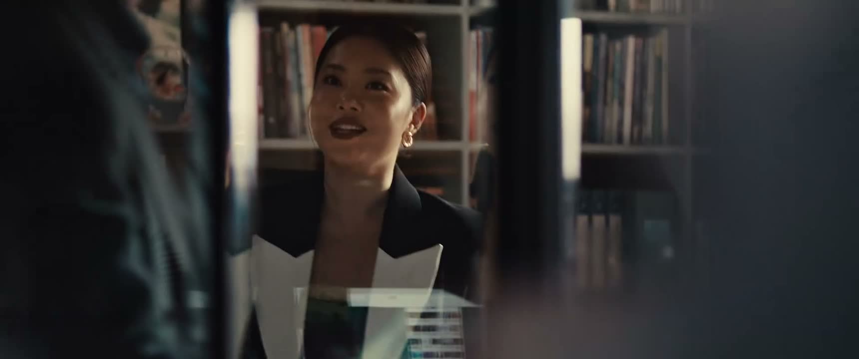 我们两个人吃饭 为什么总是要叫上她