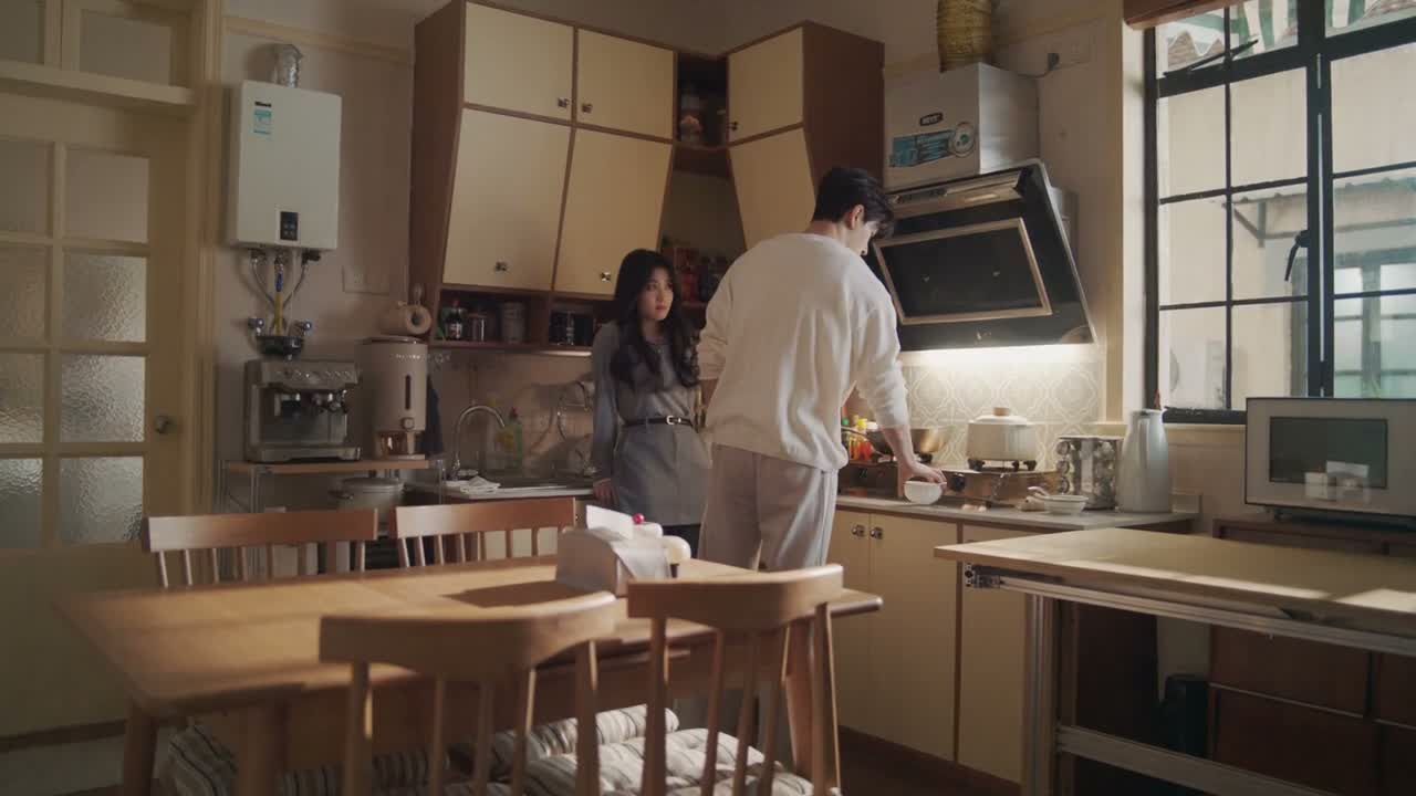 我出去一趟 你一会儿记得吃