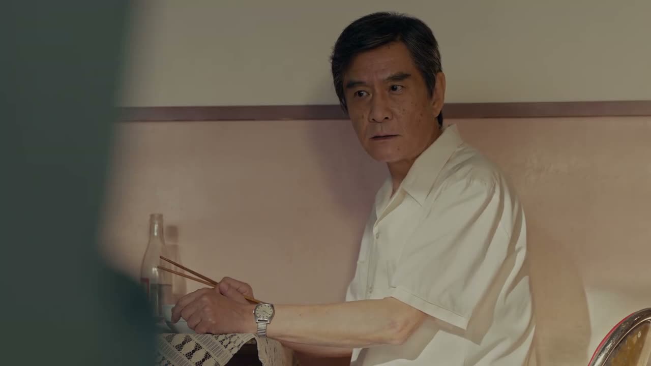 爸 妈 你们先让他 好好吃个饭吧