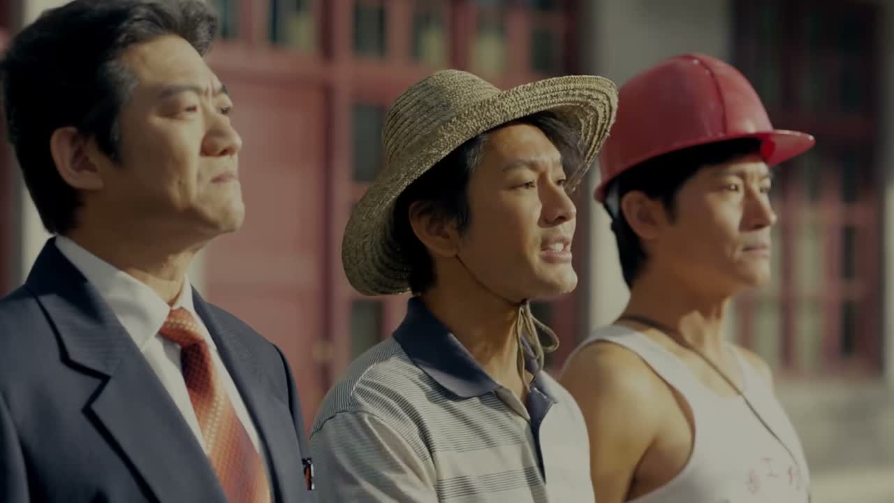 等 等一下 等一下 帽子忘摘了