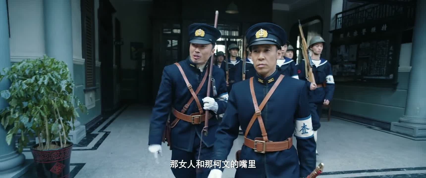 那女人和那柯文的嘴里