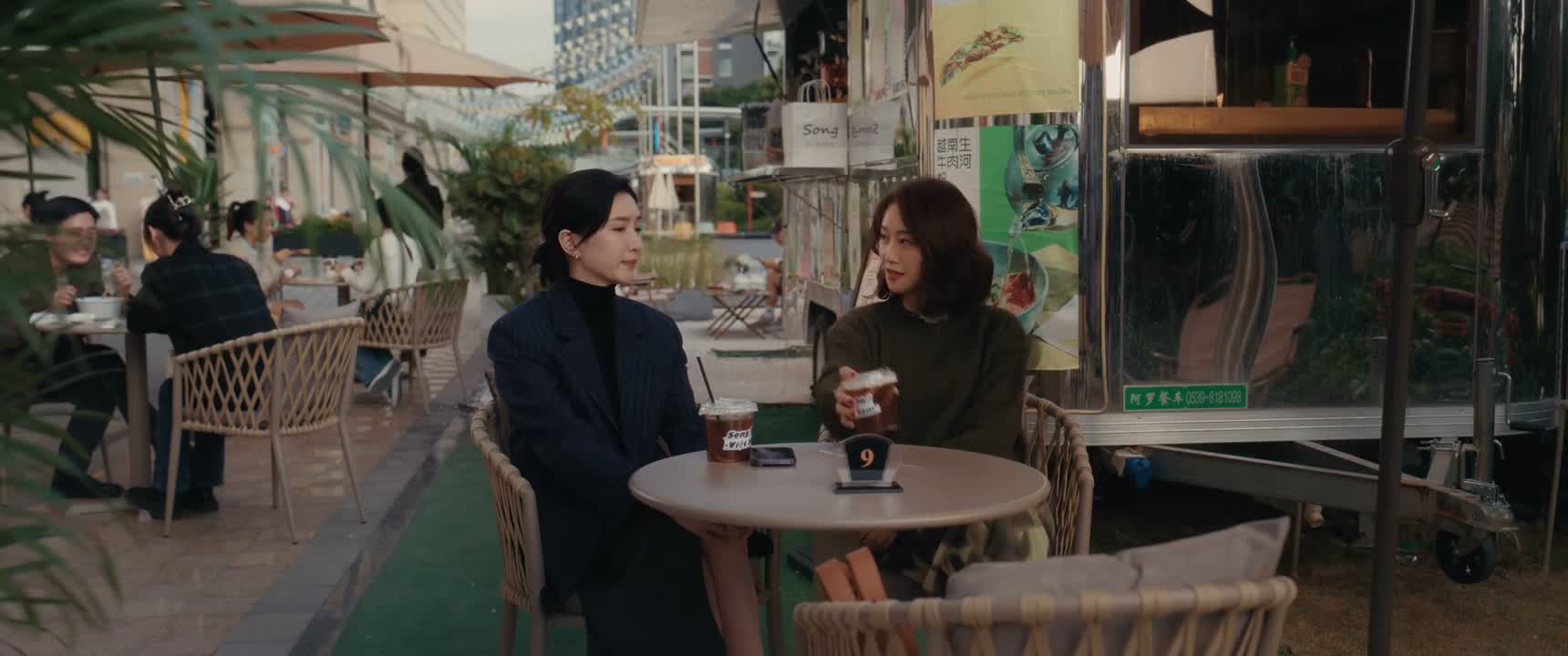 敬你这个变态的女人