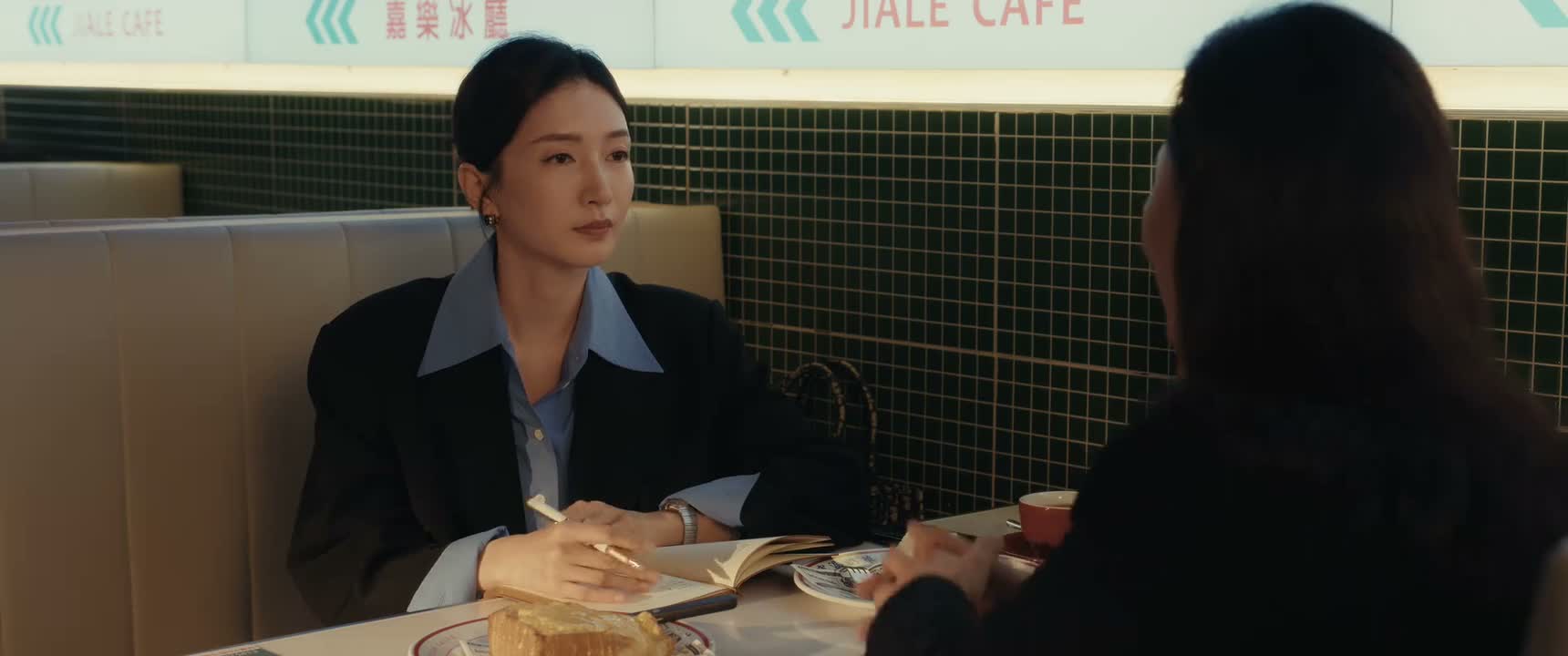 就像我们现在进行的管理培训 就很荒谬啊