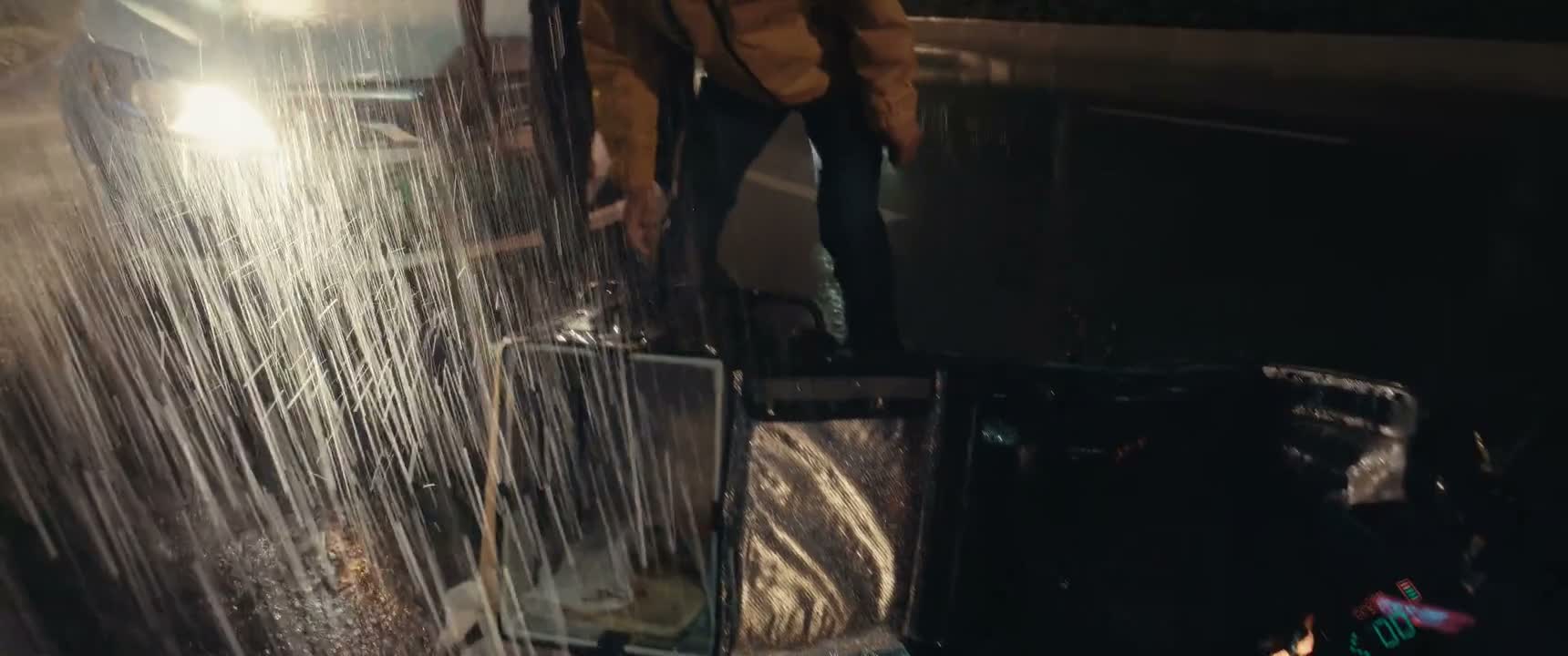 你怎么开的车 你怎么骑的车 你不是从这儿超车
