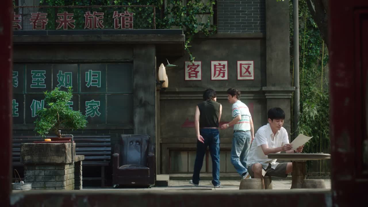 进去说去 隔墙有耳