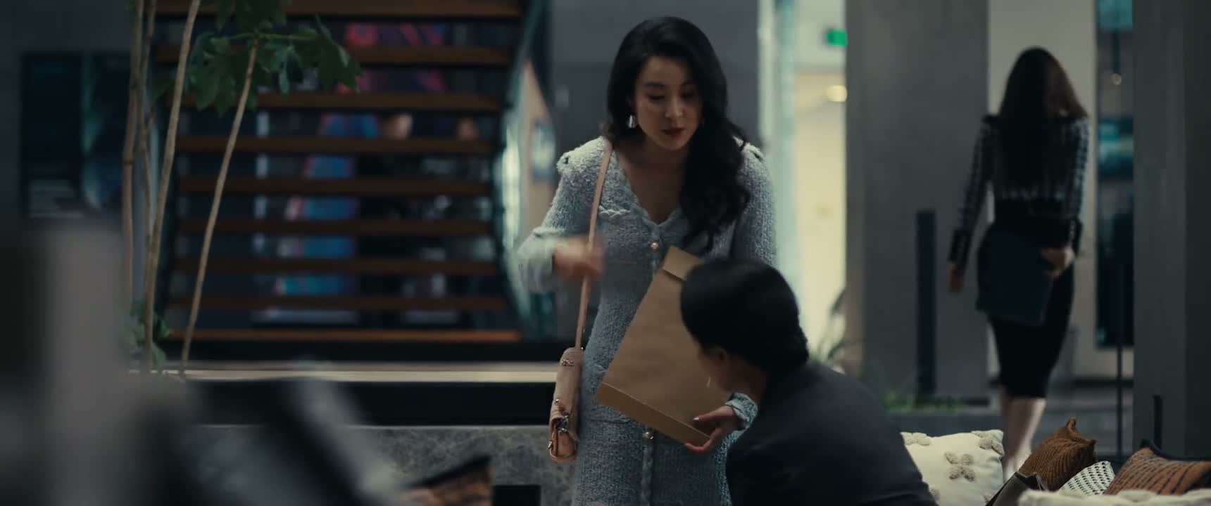 提姆有事先走了 这是您的东西