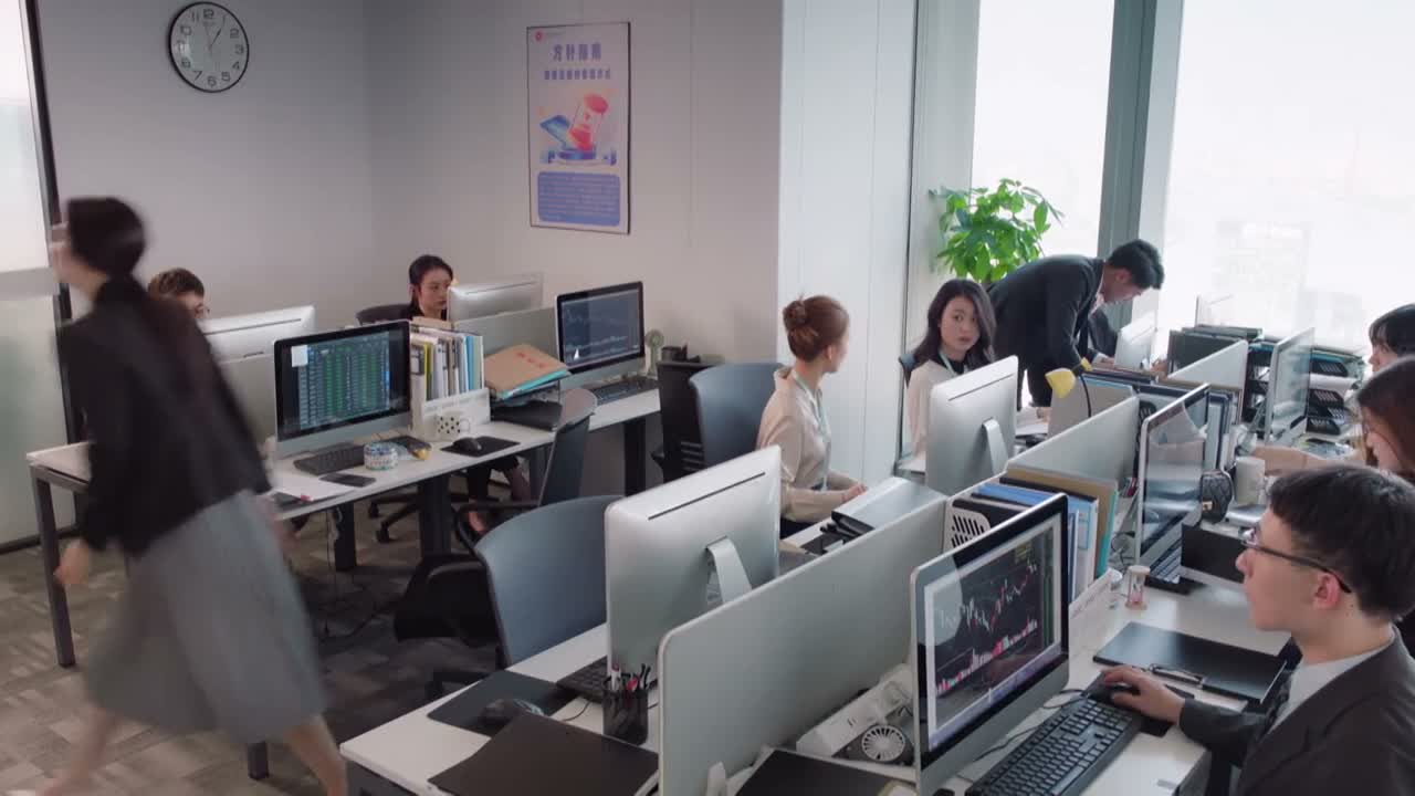 人事找她干吗呀