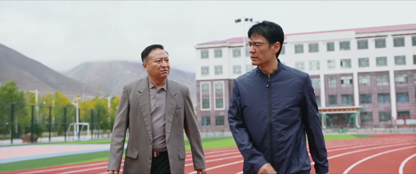 让我安安静静走走路