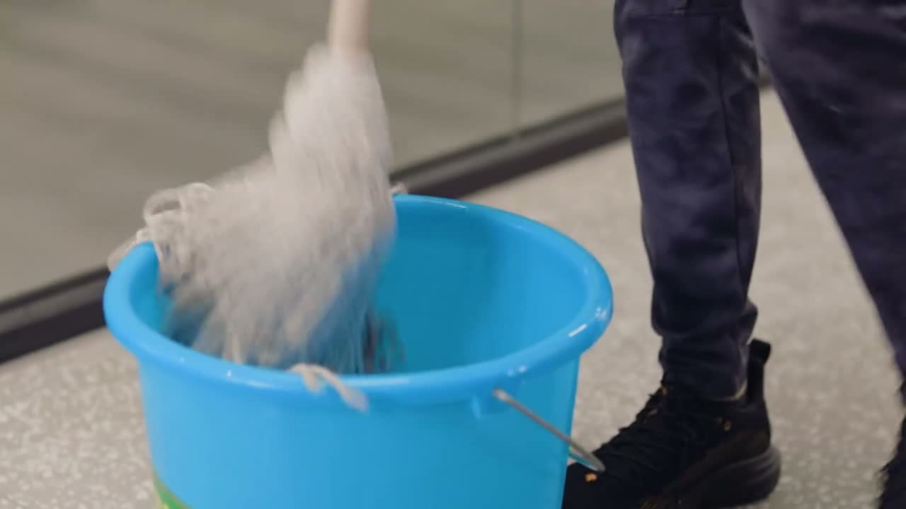 我妈叫您来监视我的吧