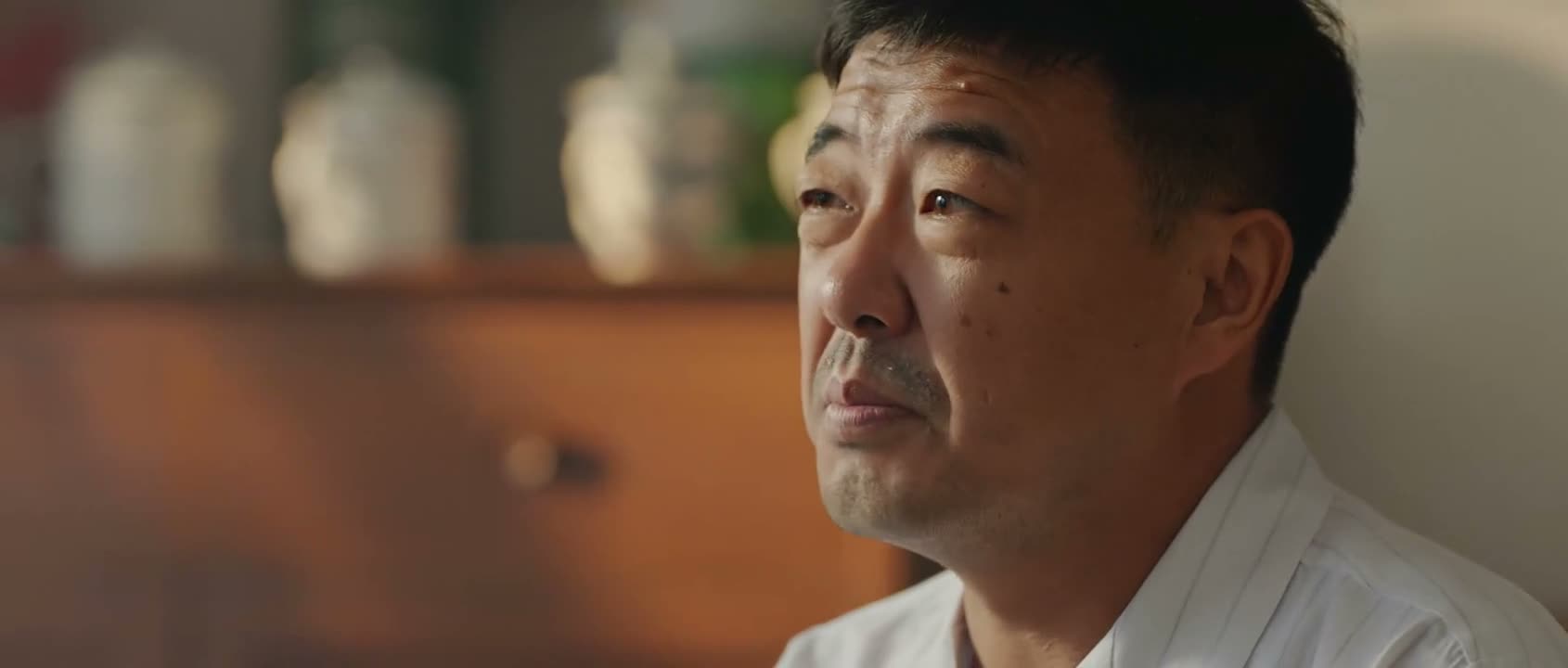 这保安和他们干起来了