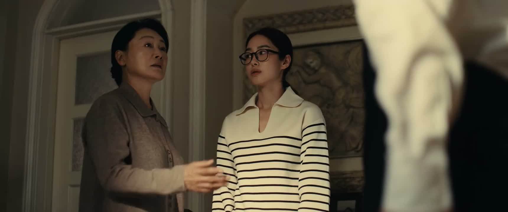 还是请你们先出去一下