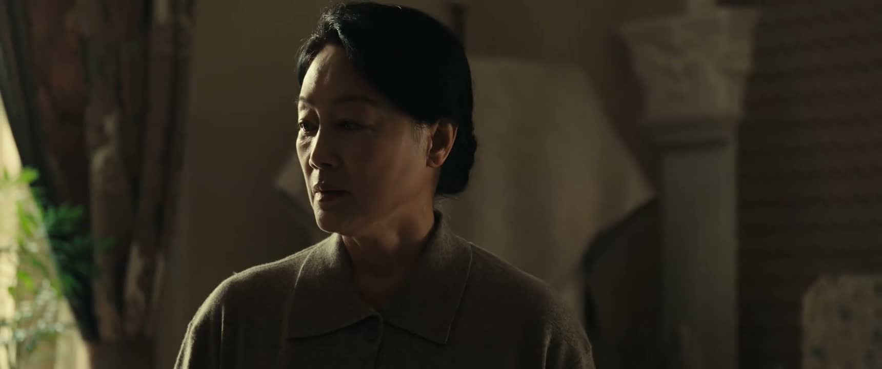 能不能请你们两位出去一下