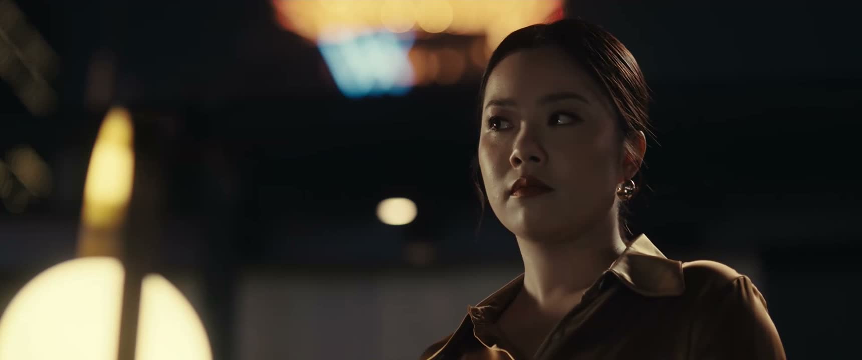 我就陪在你身边 你做不到你再跟我来谈什么感情