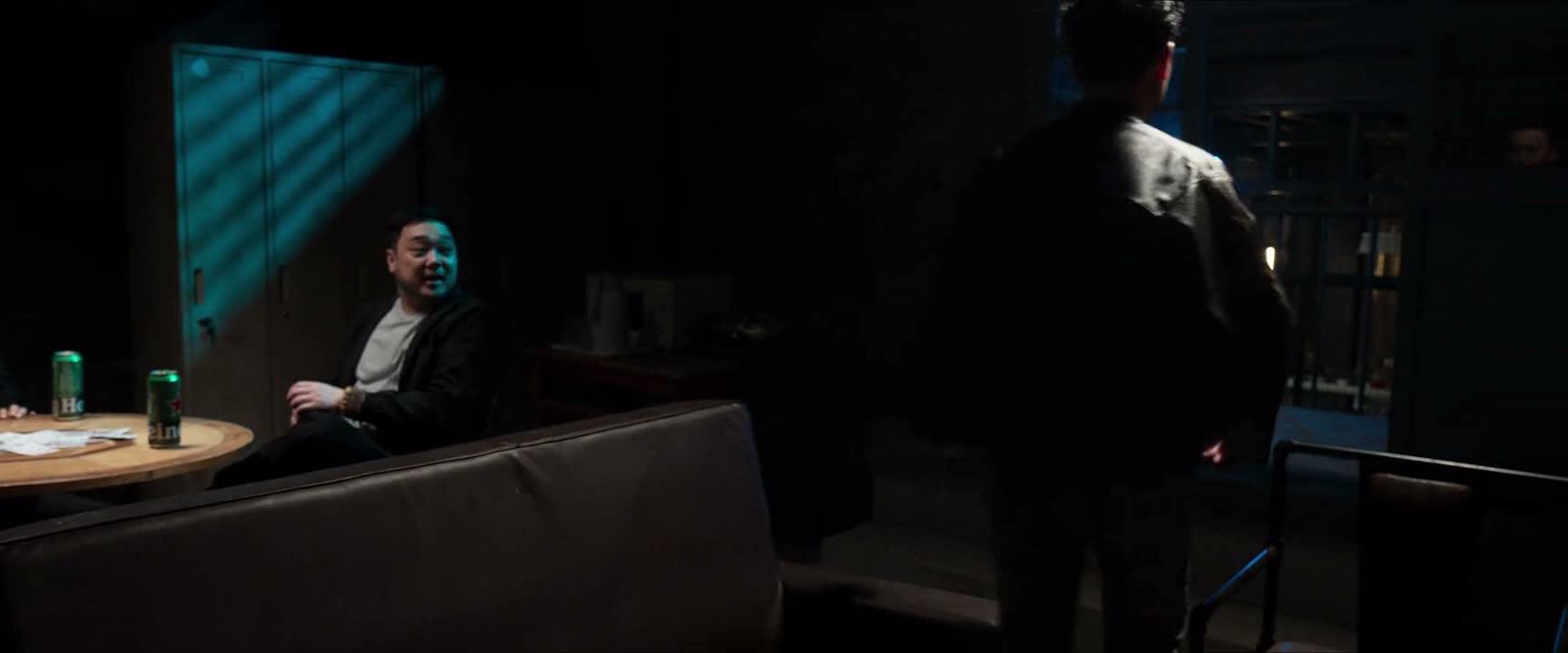 诚哥 你干啥去 我出去一趟 你们玩