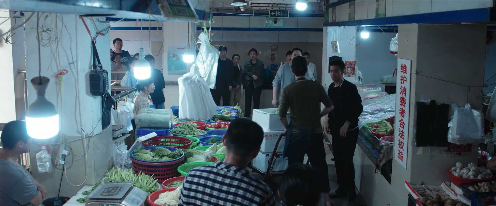我还没见过你这样的人呢 走路不看路的你