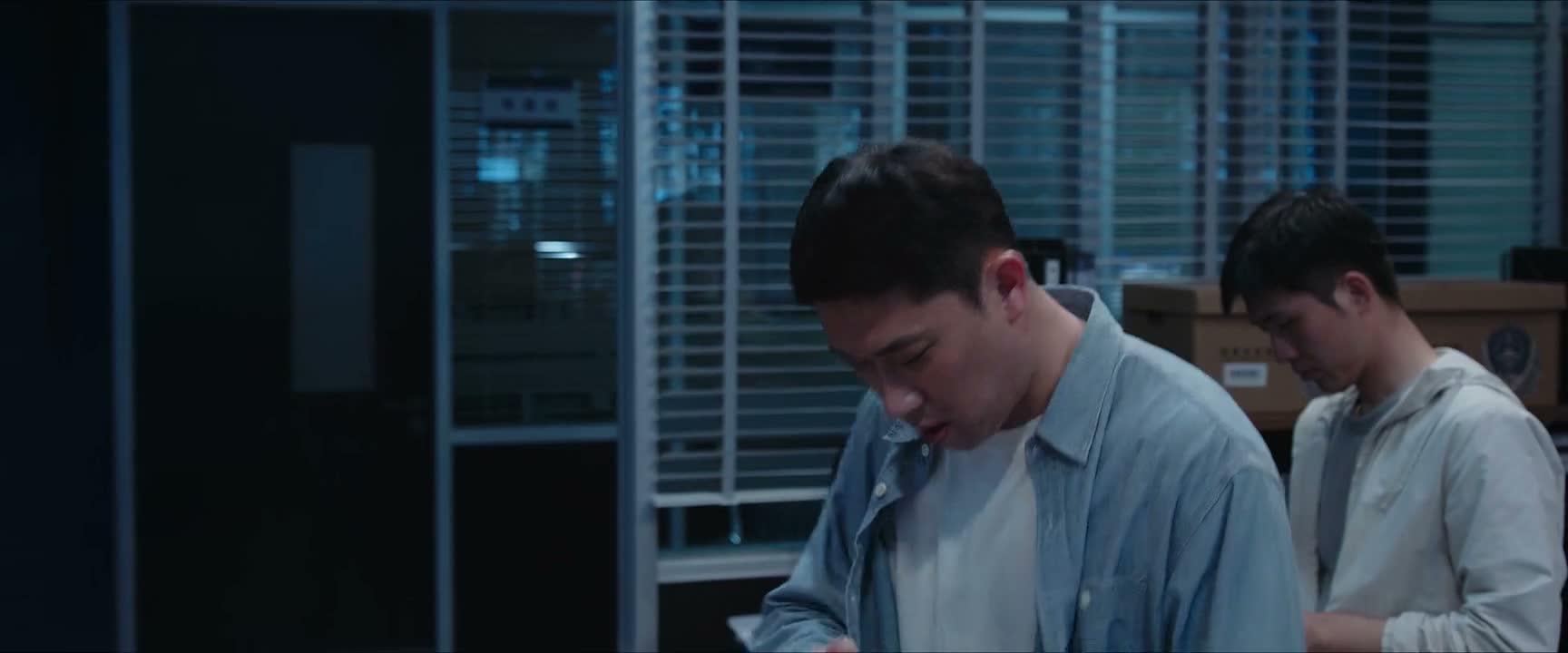 我先走了啊 家里有事我必须得回去一趟