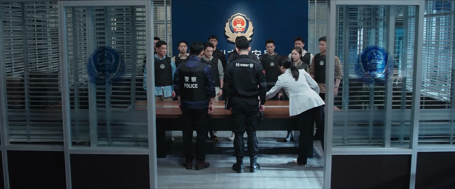 下面的会议会有机密内容 大家把手机交一下