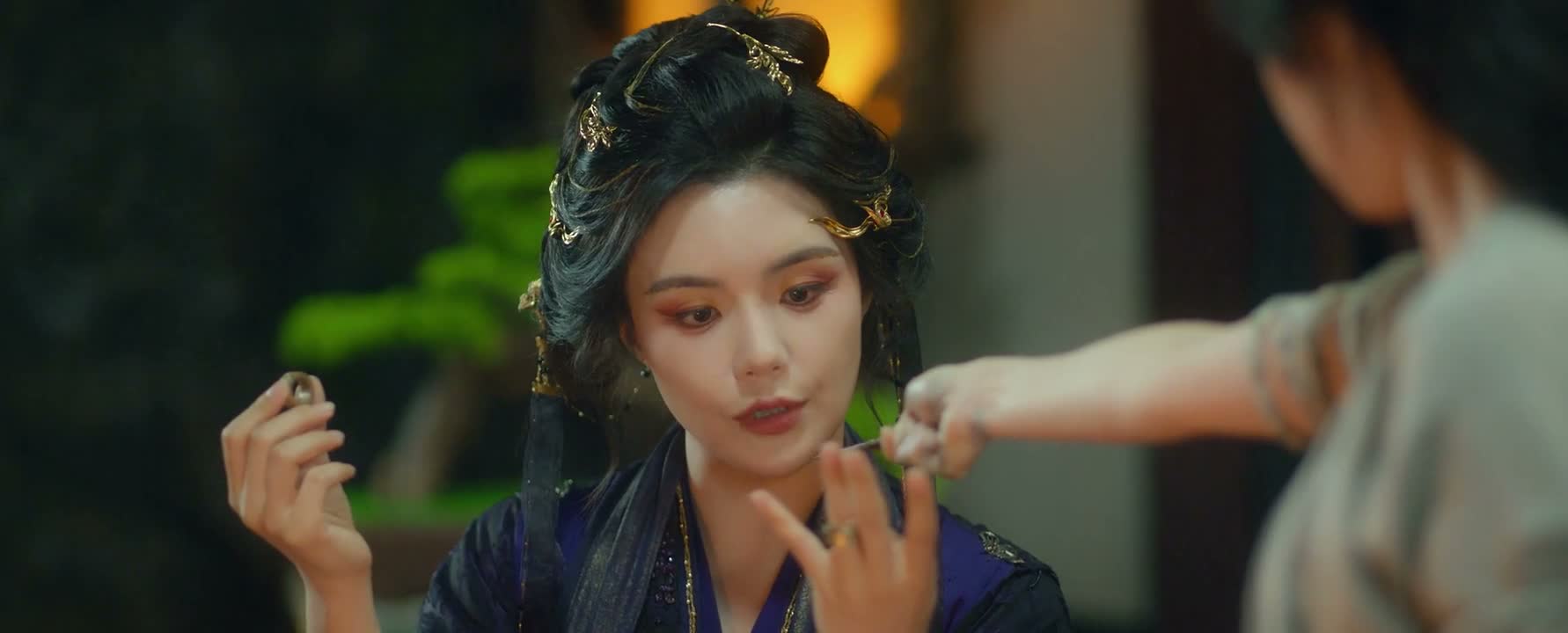 皆以左手无名指的尺寸为准