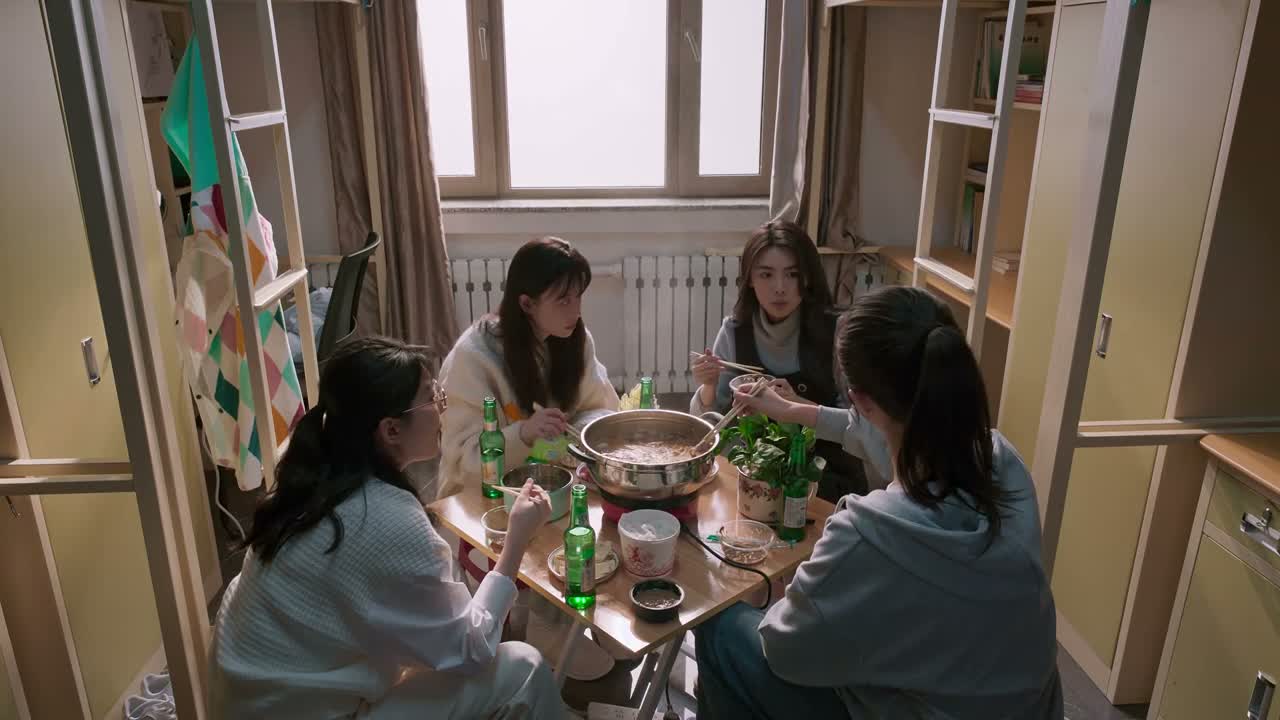 不是 你踢我干吗呀