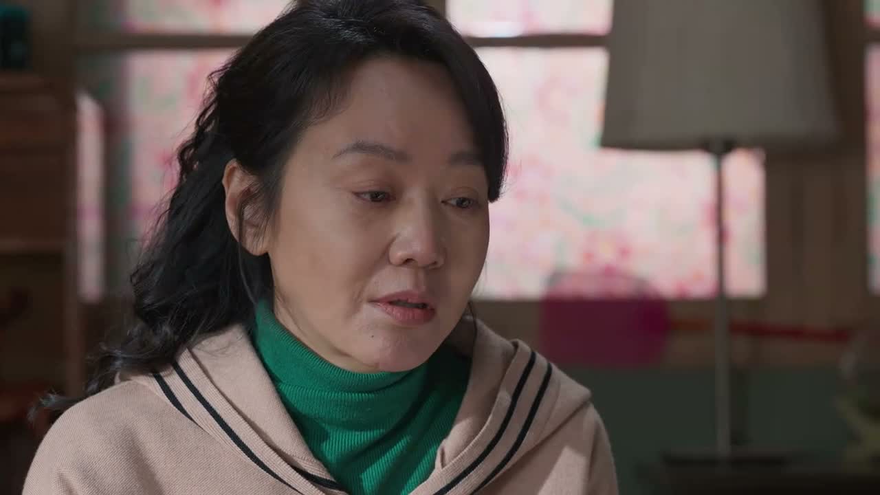 她很委屈自己