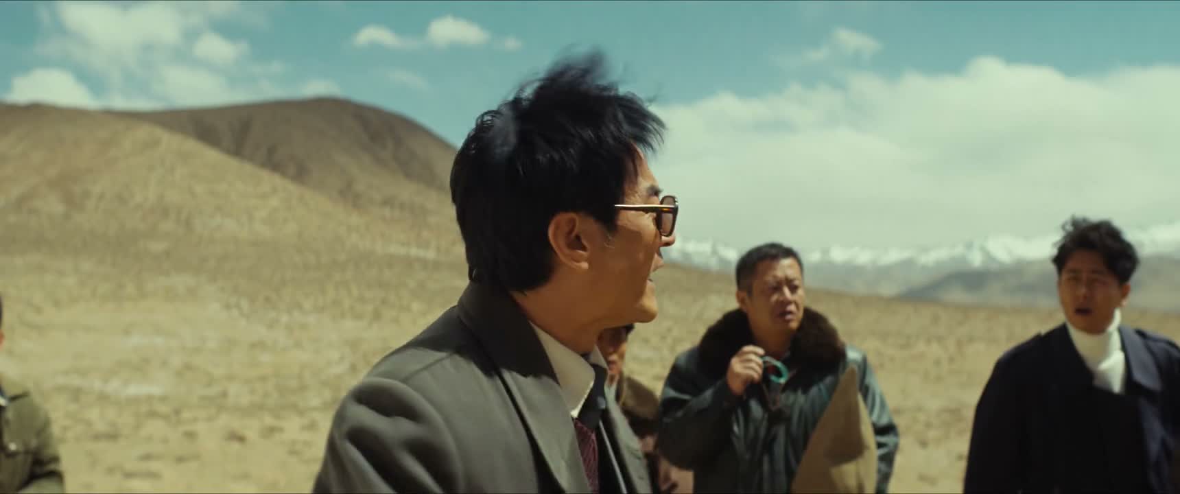 来 来 来 大家到车后面躲一躲