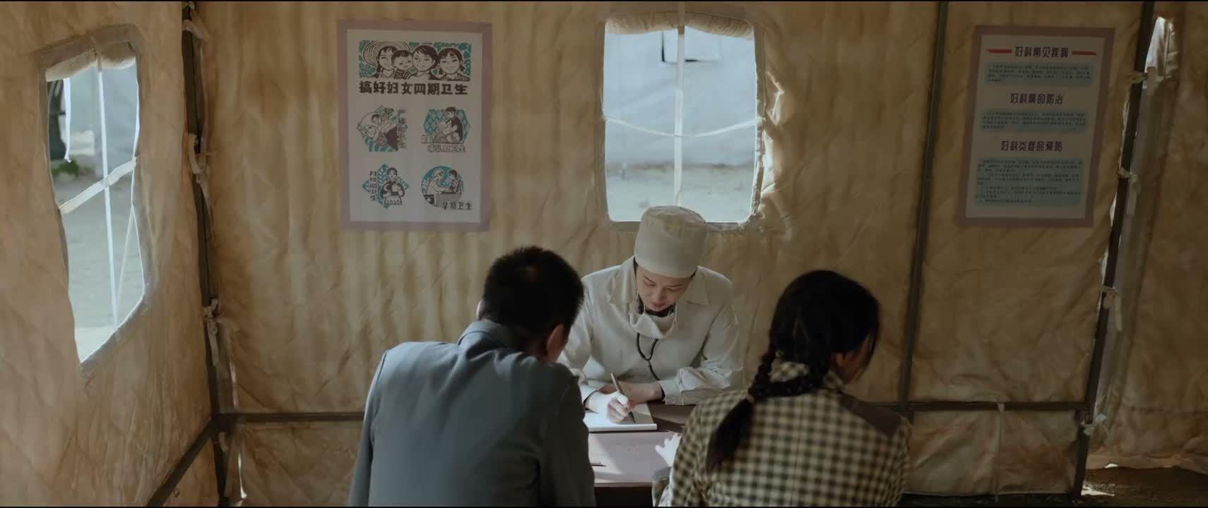 病人家属 去外面等一下