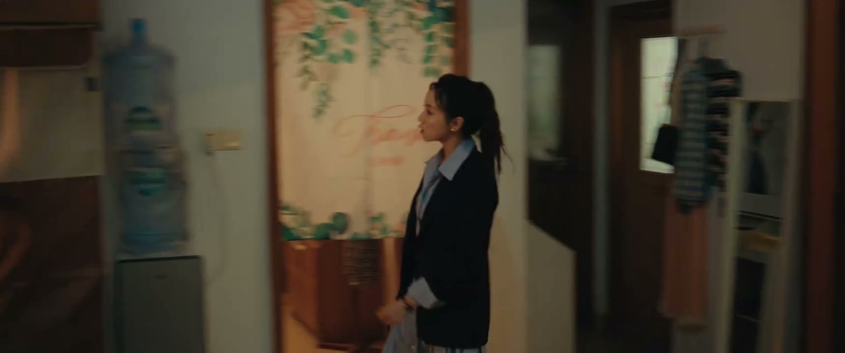 关系好的服务员入手 但千万不能