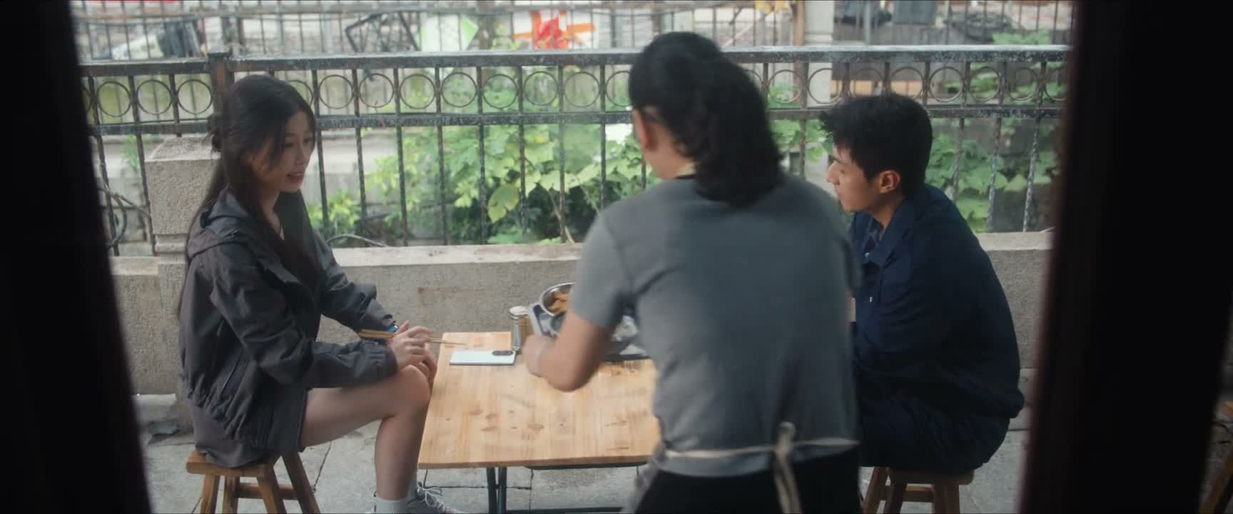 来 请慢用
