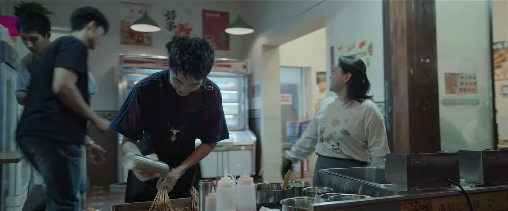 里边坐里边请啊 里边请 飞扬你少放点辣 没问题