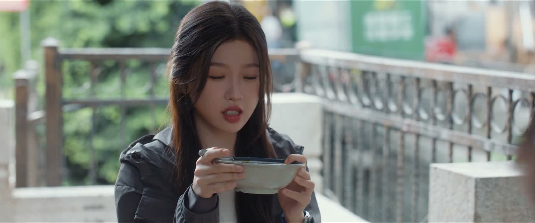 真娇气 好吧 好吧 允许你用勺子