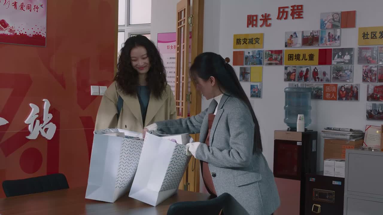 这 还有吸奶器呀