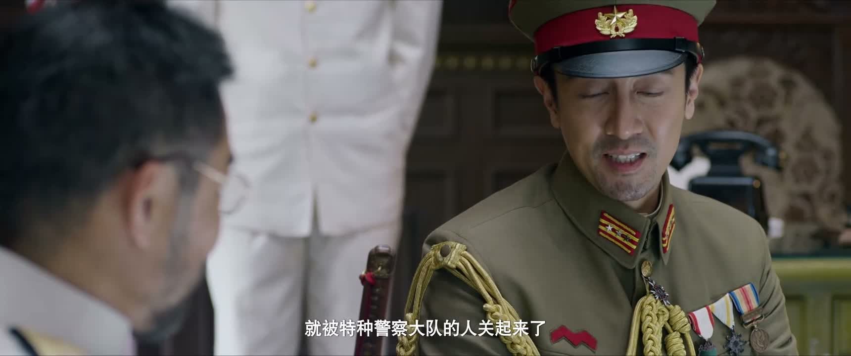 就被特种警察大队的人关起来了