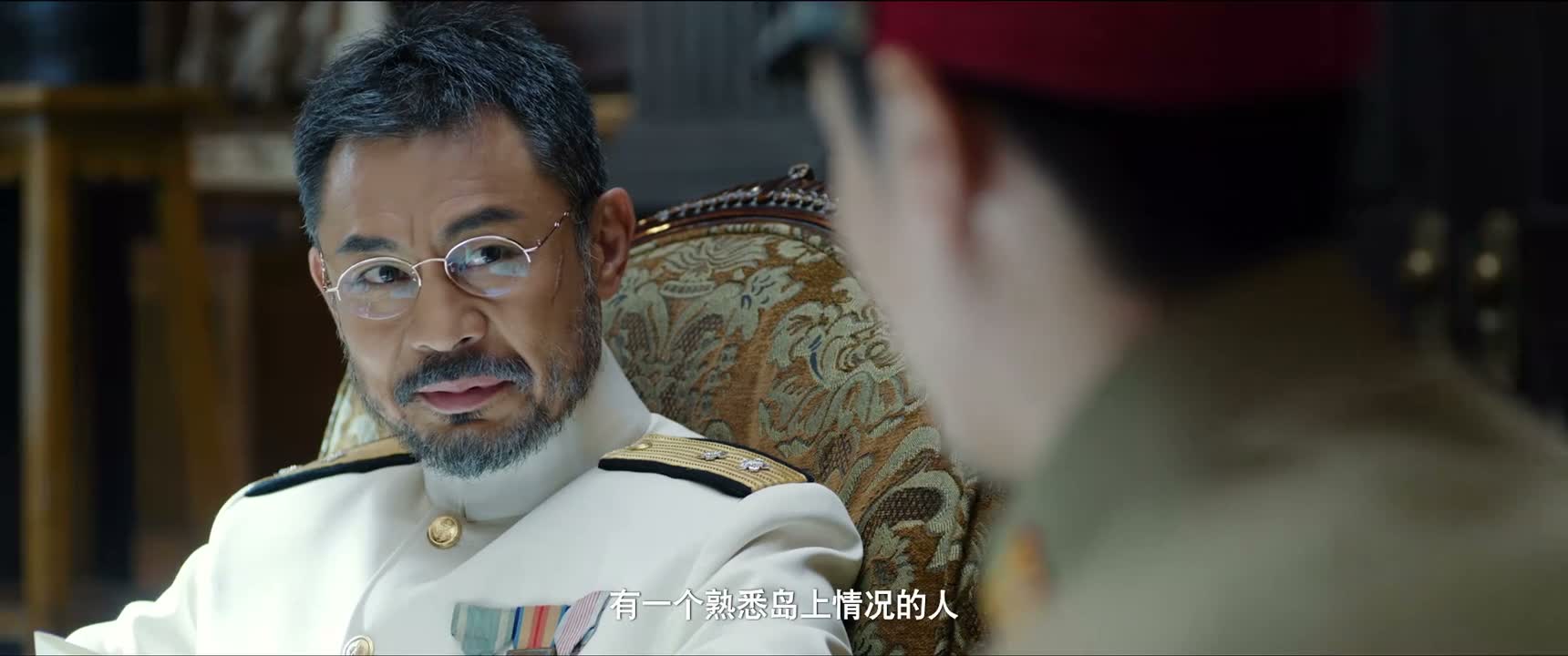 有一个熟悉岛上情况的人