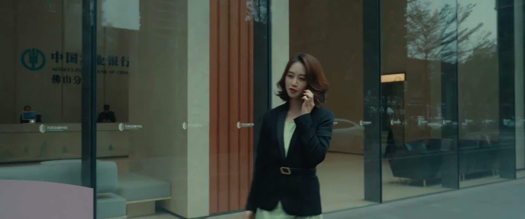 他呢 就到处说我坏话 说我外面有人了