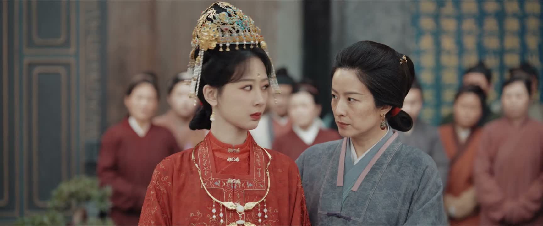 当着众人耍横