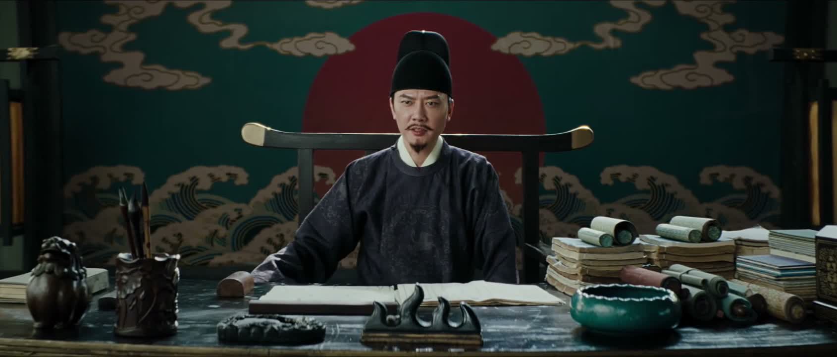 却是佯装清正