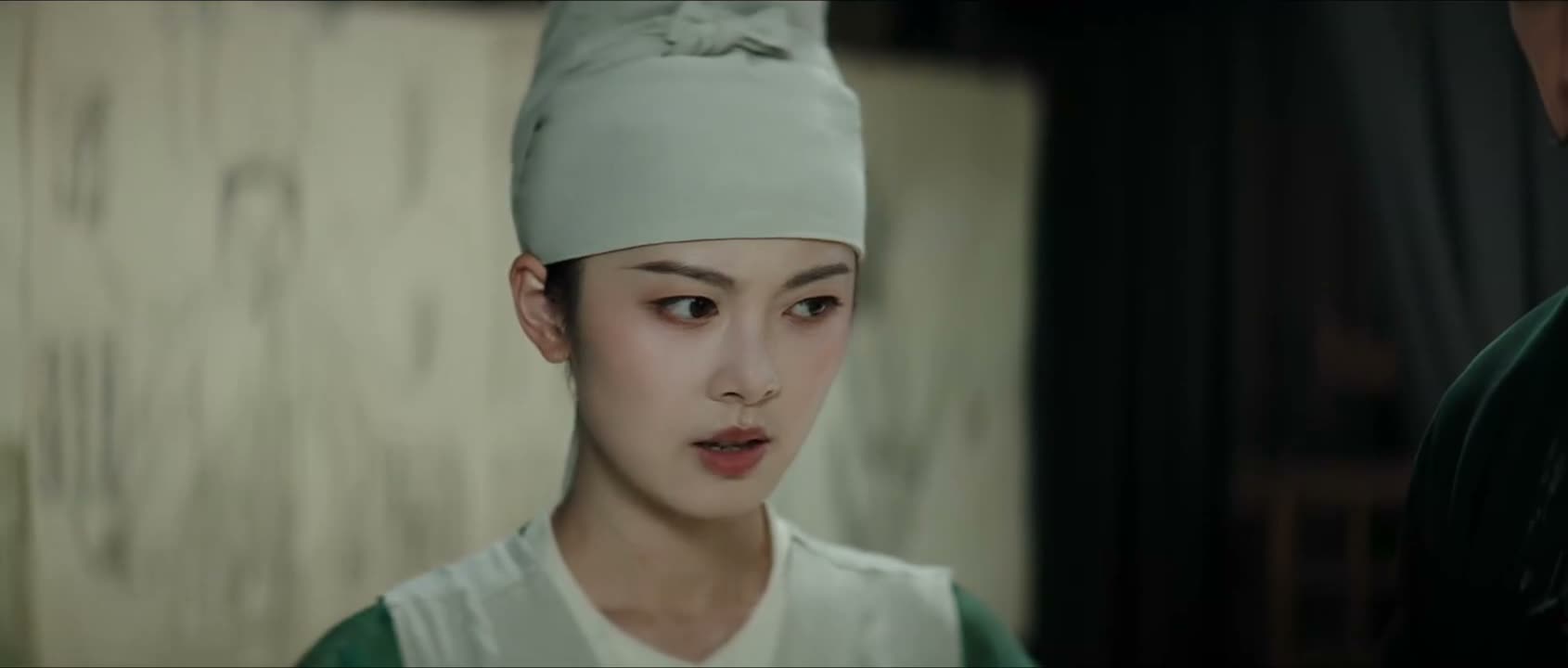 牙齿整体小巧偏薄