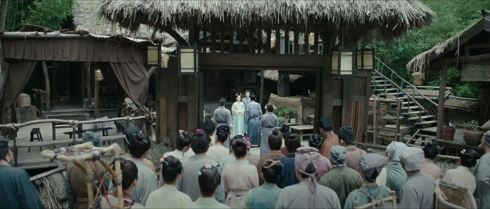 有人看见一个瘸子翻墙而逃