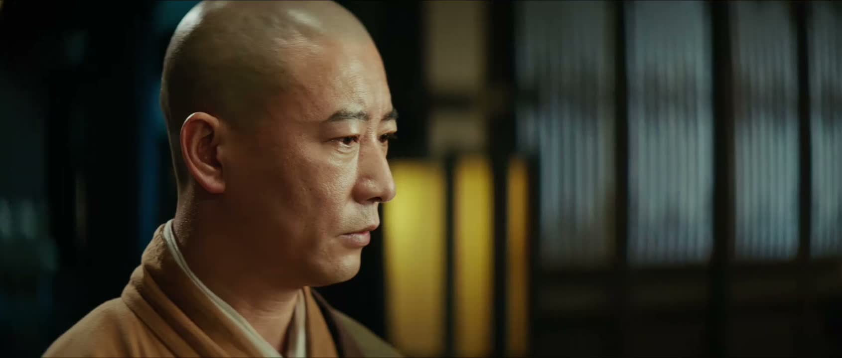 有拖东西的身影